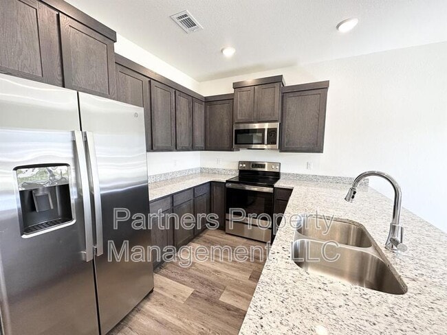 Building Photo - 940 S Amarillo Ave