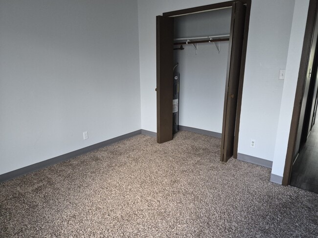 Building Photo - 1715 Edgewood Dr NW