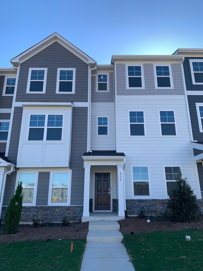 Building Photo - New Townhome In Amazing Apex Location, 3 B...