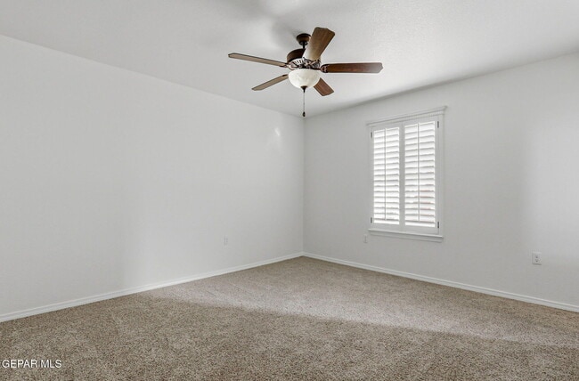 Building Photo - 14350 S Cave Ave