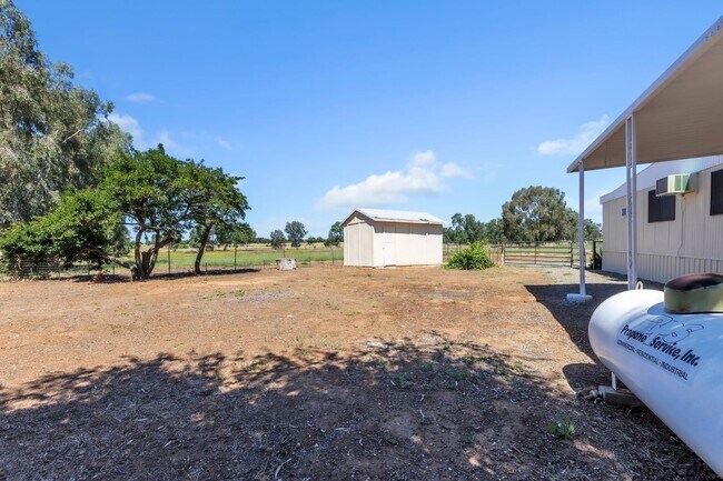 Building Photo - 3 BR/1BA | Mobile Home |2+ Acres