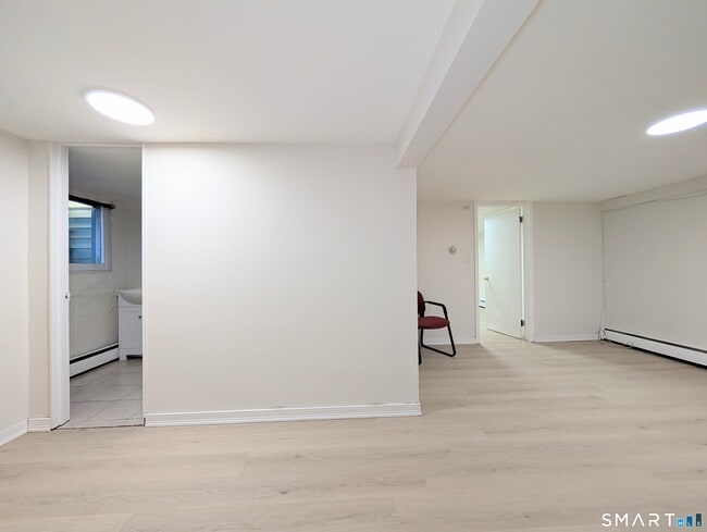 Building Photo - 186 Marigold Ave