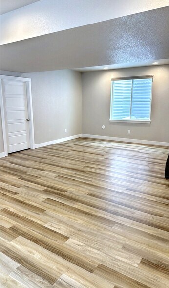 Building Photo - 5992 N Fulton St