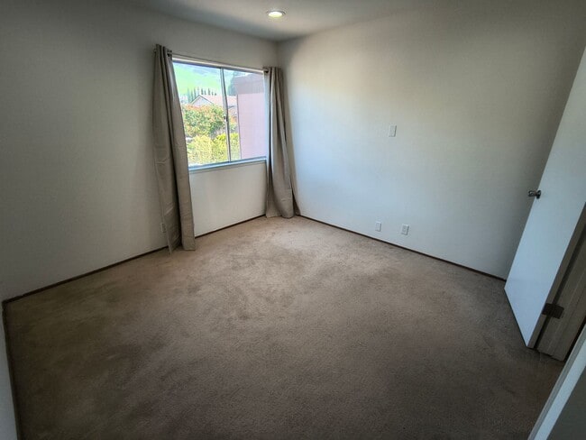 Building Photo - BEAUTIFUL TWO LEVEL 4BD/3BA HOME AVAILABLE IN MILPITAS, CA !!!!!!