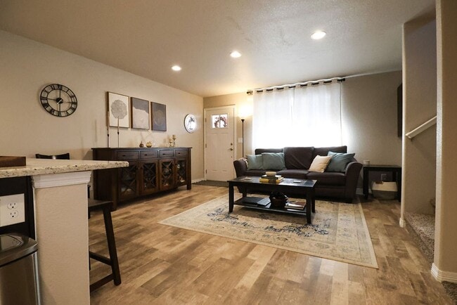 Building Photo - 3 Bedroom, 2.5 Bathroom Townhome. June 2026 Move-In! 2-year lease option!