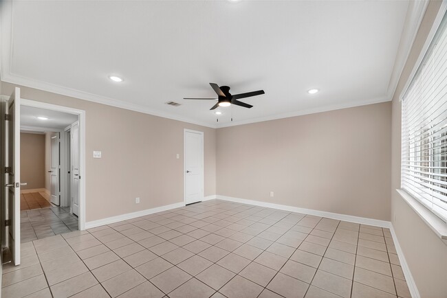 Building Photo - 14238 Pinewest Dr