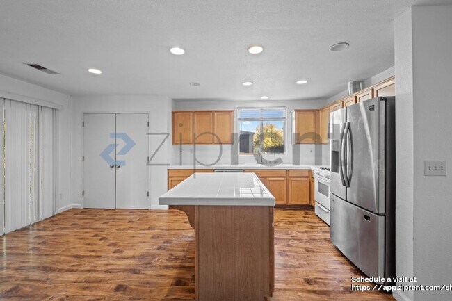 Building Photo - 8635 Lott St