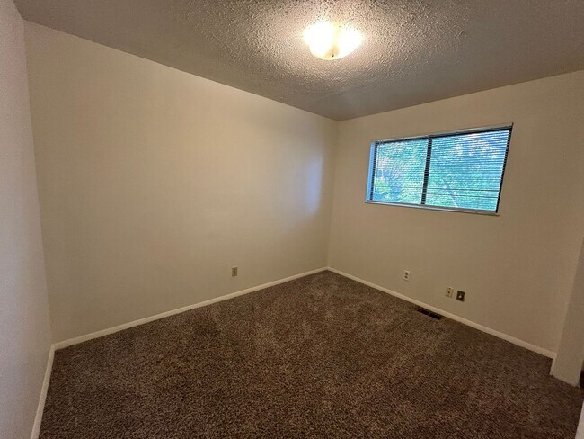 Building Photo - Beautiful Split-Level 6BR Home with Attached Garage and Fenced Yard +$300 Off First Month!