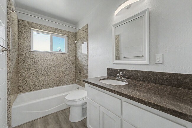 Building Photo - 1258 Rosemary Ln