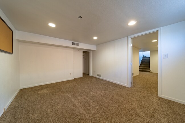 Building Photo - 1138 White Ave