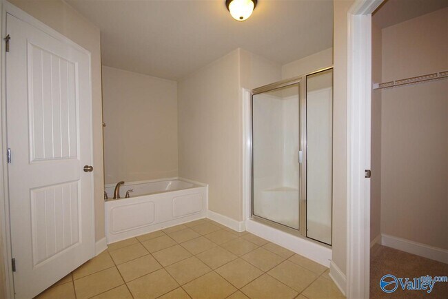 Building Photo - 115 Swan Pond Dr