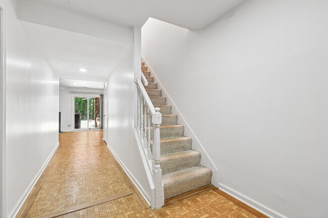 Building Photo - 11598 Overleigh Dr