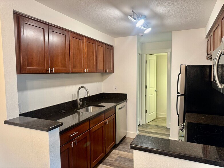 Building Photo - Redmond Townhouse