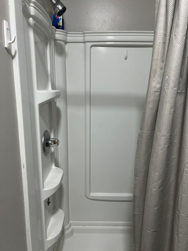 Building Photo - 14 Poplar Rd