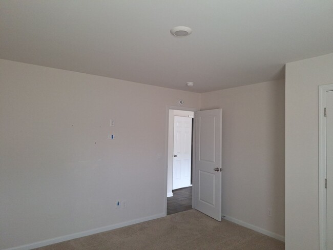 Building Photo - HURRY FEBRUARY MOVE IN SPECIAL - Fantastic...