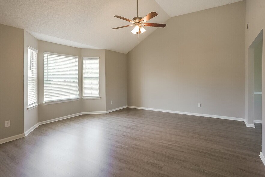 Building Photo - 6926 Silver Grass Ct