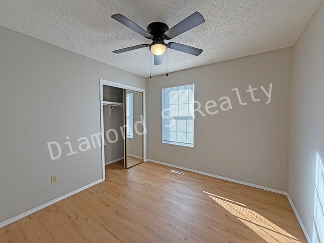 Building Photo - Charming and Clean 3 Bedroom House Available - South Springfield