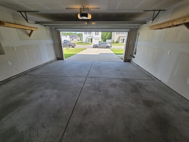 Building Photo - 129 Maple Tree Ln
