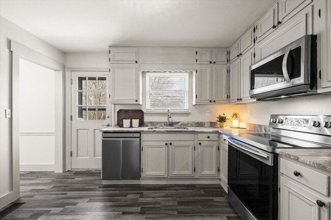 Building Photo - 9121 Potomac Dr