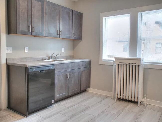 Building Photo - 2979 N Murray Ave