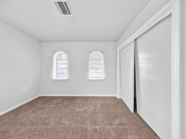 Building Photo - 812 Royal Ave