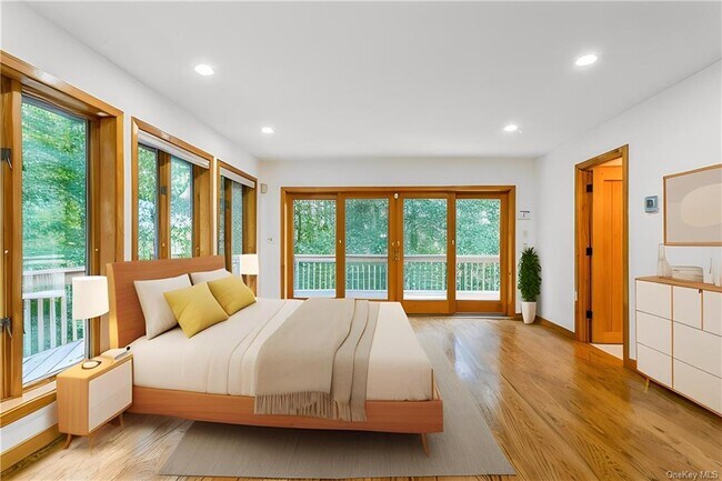 Building Photo - 61 Oak Hollow