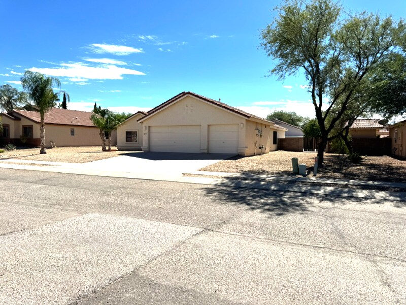 Building Photo - 8628 Esselmont Dr E