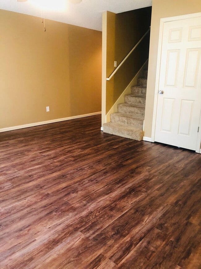 Building Photo - 909 Whitetail Ct