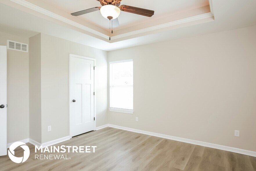 Building Photo - 1404 Silhouette Dr