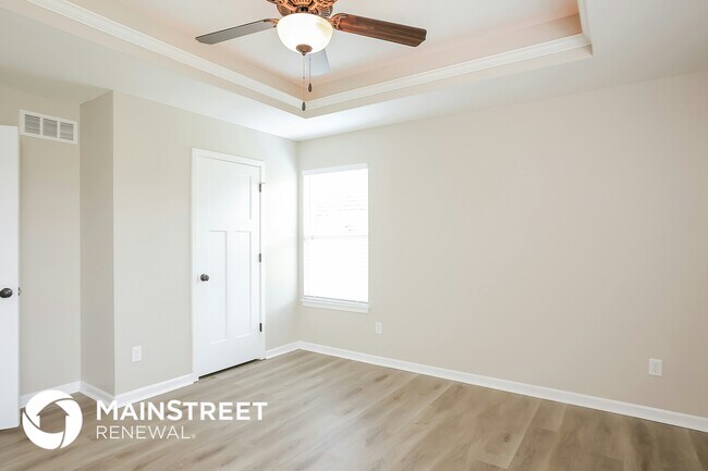 Building Photo - 1404 Silhouette Dr