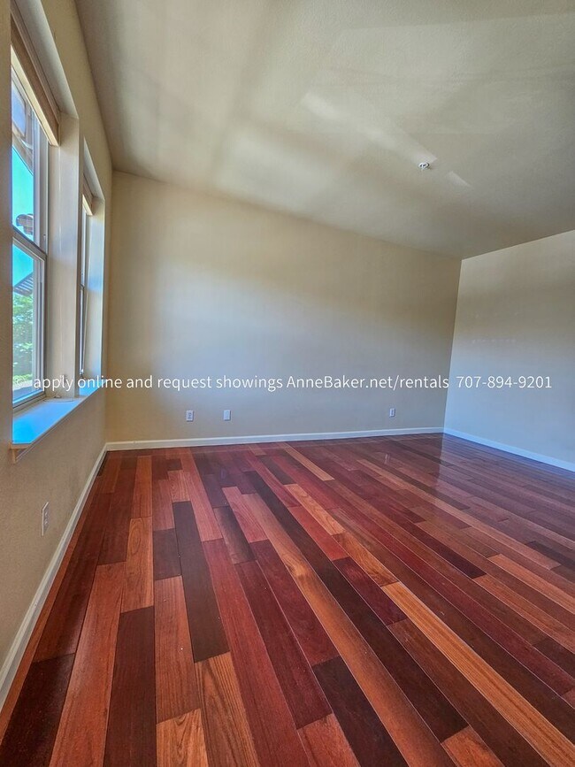Building Photo - Well Designed Condo at Gardens at Thyme Square - Two Bedrooms and a Bonus Room - Atrium