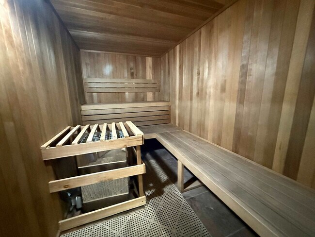 Building Photo - 4735 Vero Beach Pl