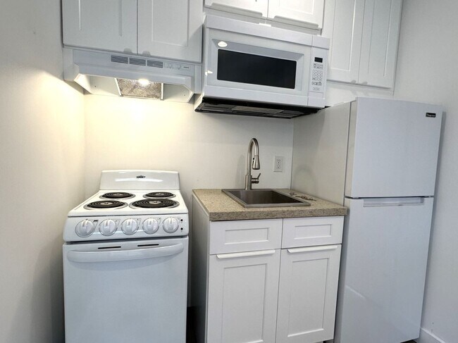 Building Photo - 401-405 Westbourne St