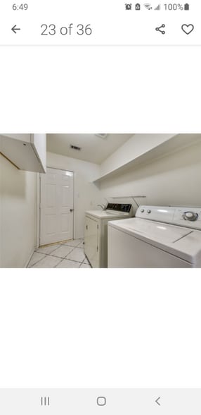 Building Photo - 1449 Summerhill Dr