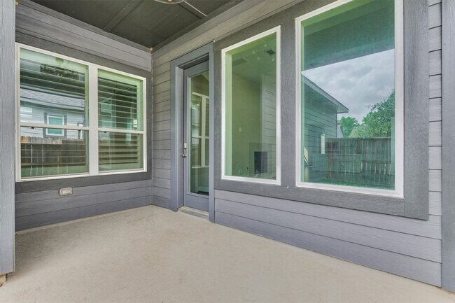 Building Photo - 222 Thistle Dr