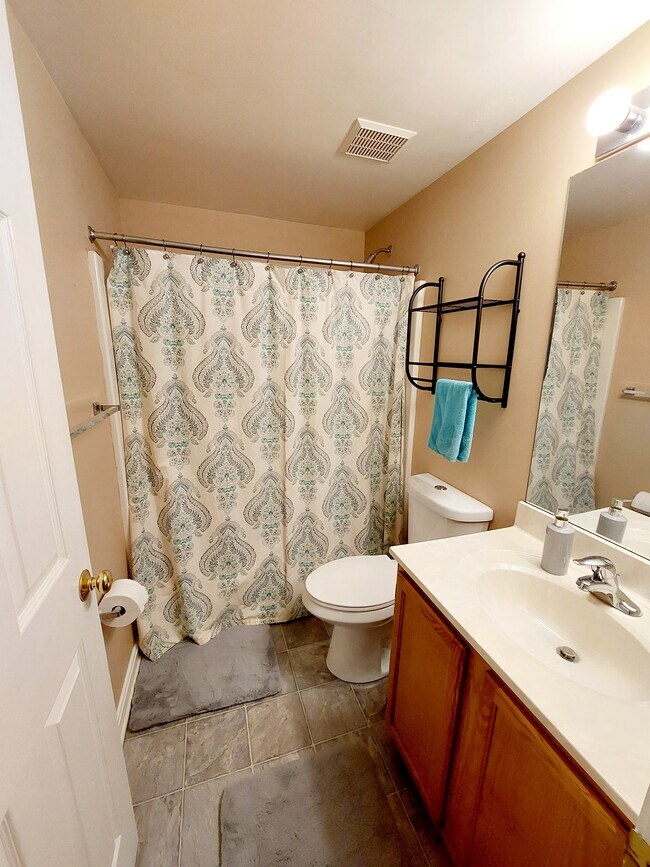 Building Photo - 3800 Sunnyfield Ct