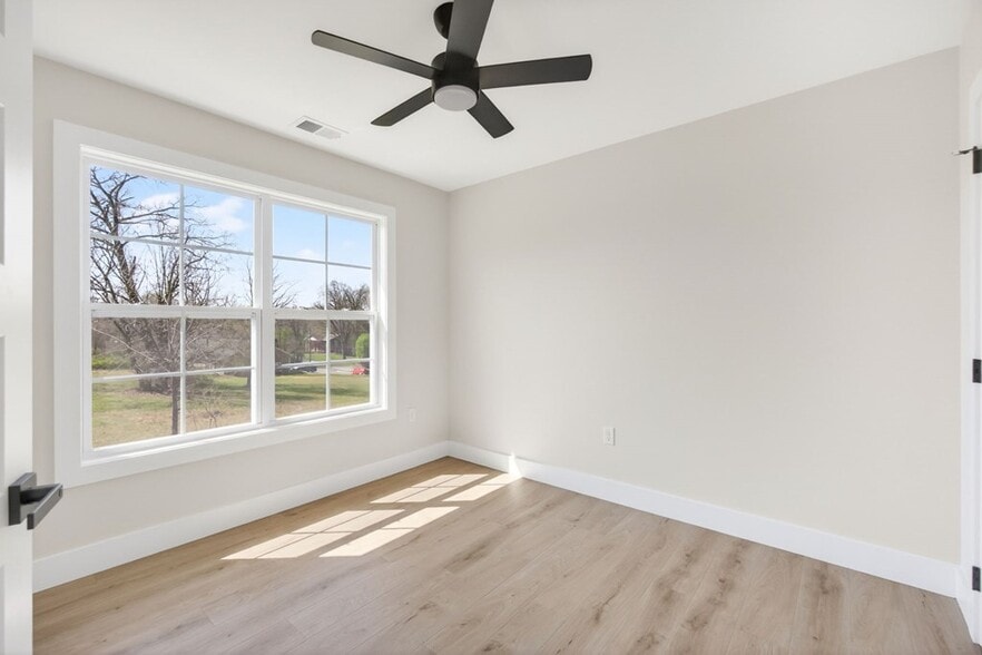 Building Photo - 212 W Jere Whitson Rd