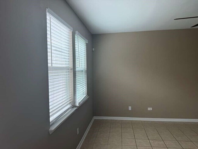 Building Photo - 6055 Yorkglen Manor Ln