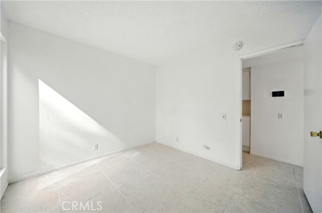 Building Photo - 75 Willow Tree Ln