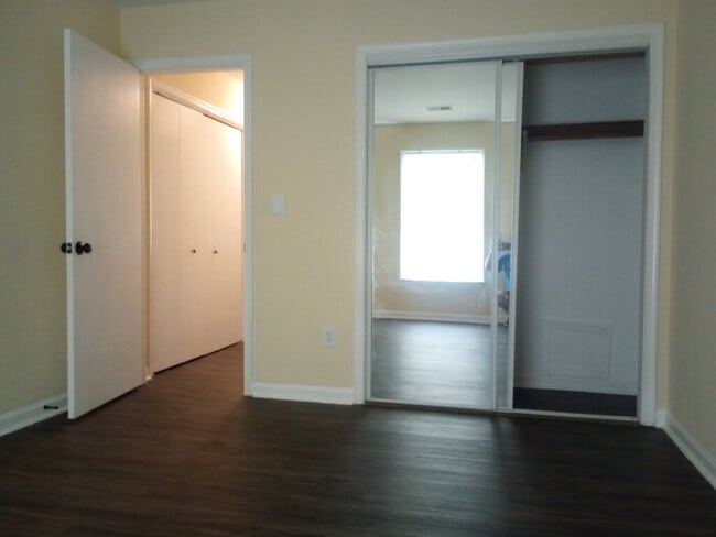 Building Photo - 8 Charterhouse Ct