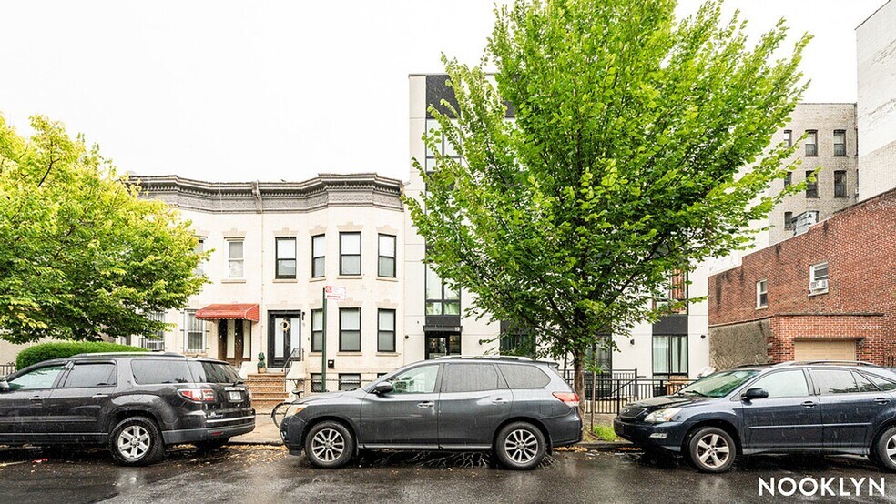 Building Photo - 19 E 31st St