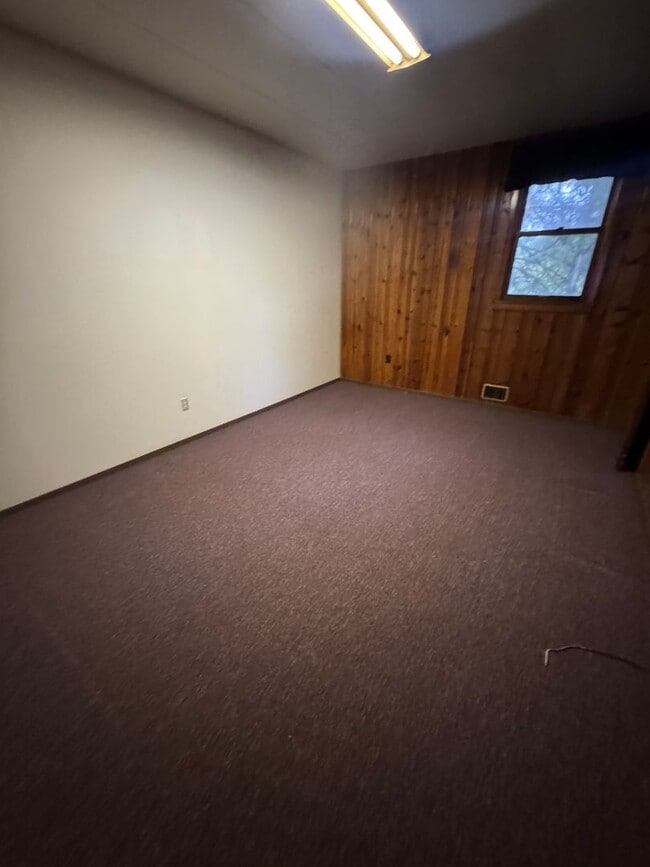 Building Photo - 302 Vincennes Ave