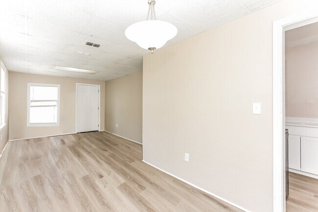 Building Photo - 5129 Appleton Ave