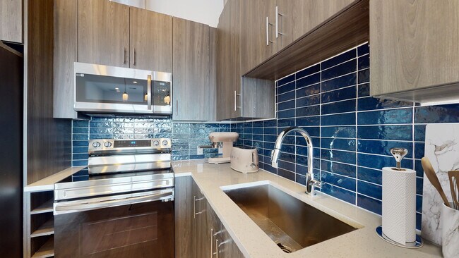 Sapphire 2, 1BR/1BA, 740sf - Pop Denver