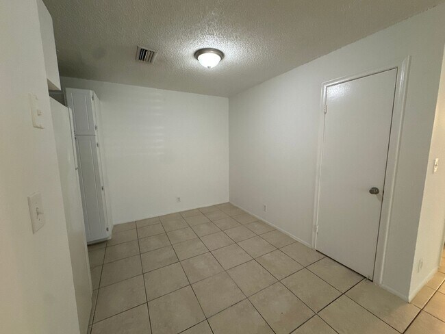 Building Photo - 7827 NW 39th Ct