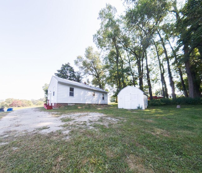 Building Photo - Cozy 2 Bedroom 1 Bath