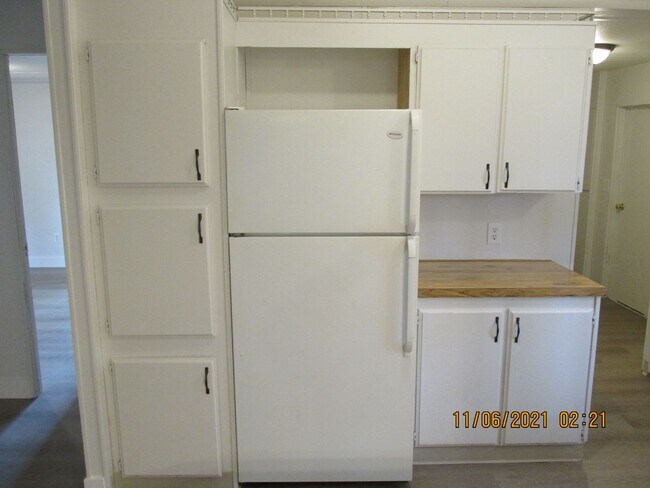 Building Photo - Country Living !  Huge lot !  3 bedroom an...