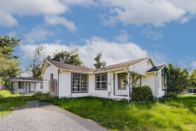 Building Photo - 2311 Wavell St