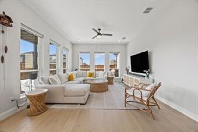 Building Photo - Exquisite Modern Living in Rowlett