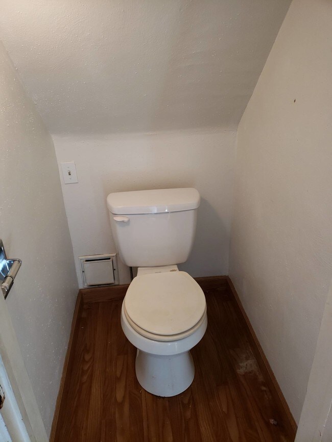 Building Photo - 3038 E Lynn St